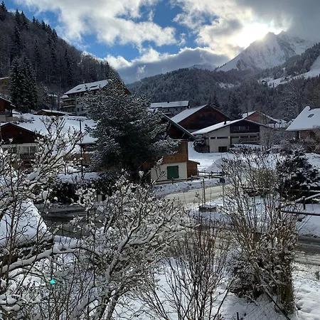 Alys, Contemporary Style In Mountain Village *