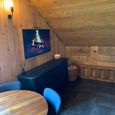 Alys, Contemporary Style In Mountain Village Apartament *